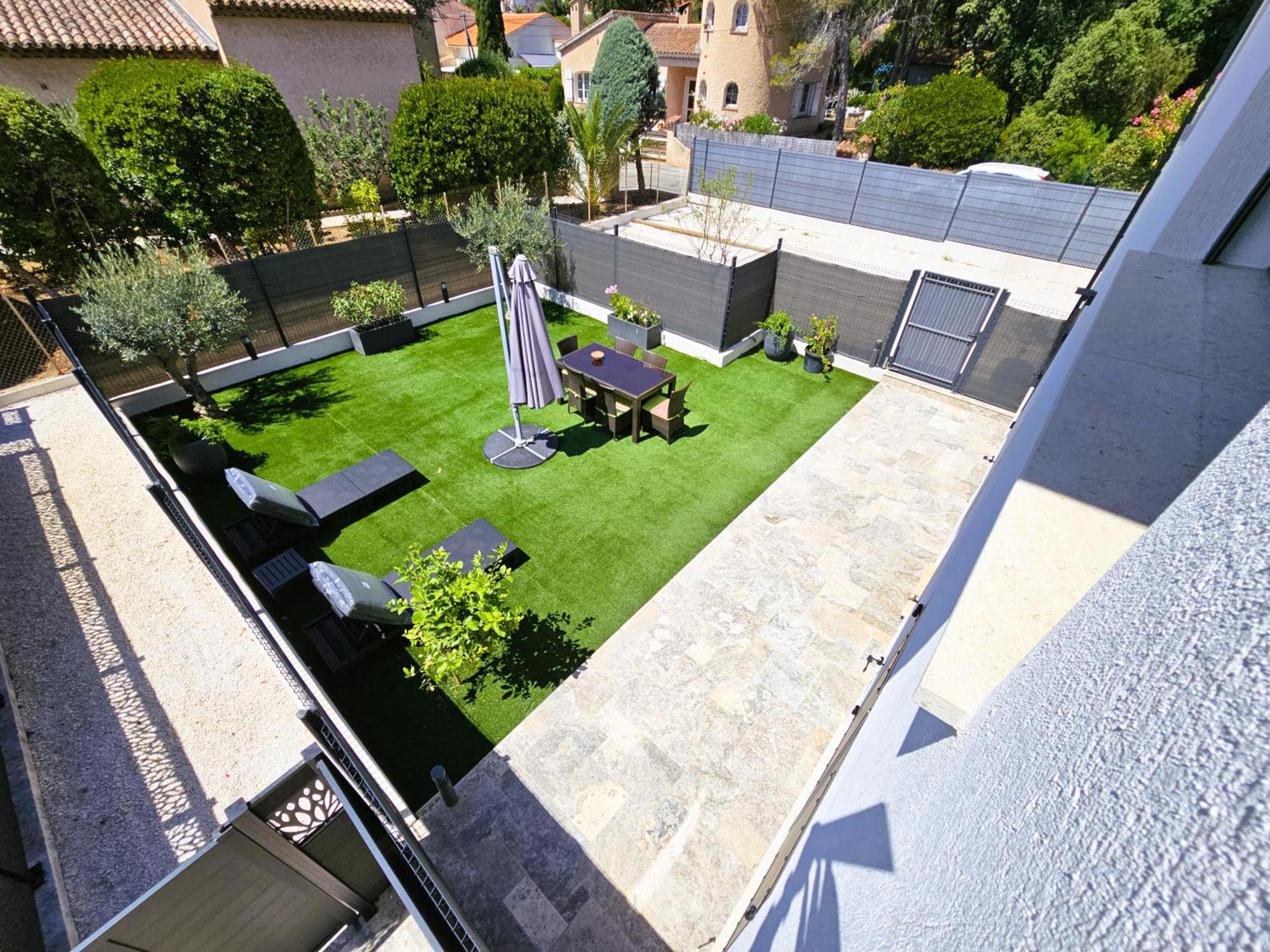 Etoile Du Berger Saint Aygulf: Seaside Villas with Private Gardens and Heated Pool Exterior photo