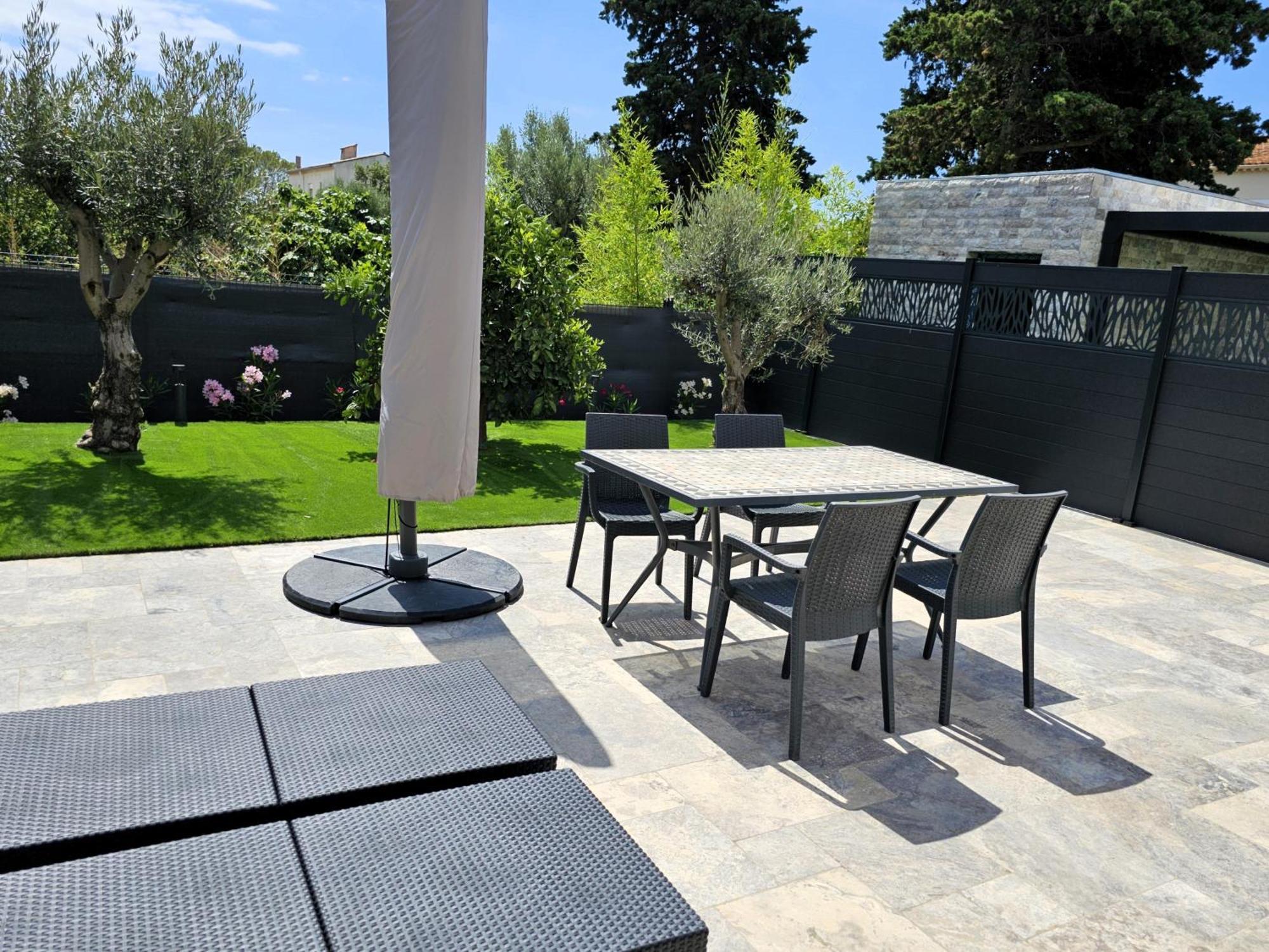 Etoile Du Berger Saint Aygulf: Seaside Villas with Private Gardens and Heated Pool Exterior photo