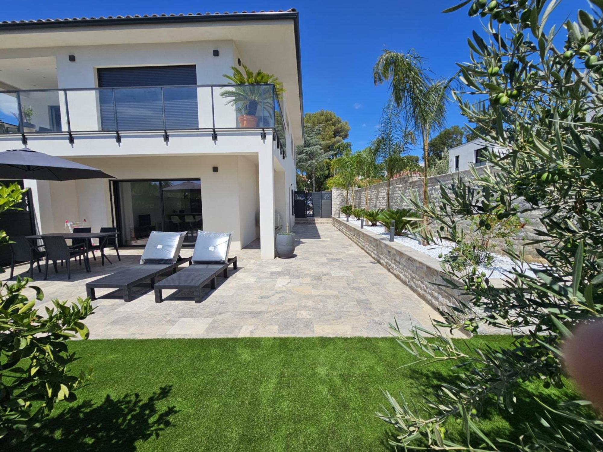 Etoile Du Berger Saint Aygulf: Seaside Villas with Private Gardens and Heated Pool Exterior photo